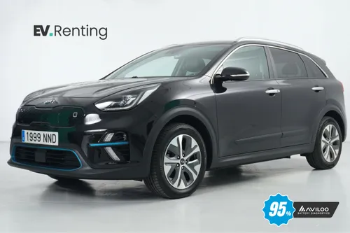 Vista frontal lateral del SUV Kia e-Niro negro de 2020 en renting flexible.