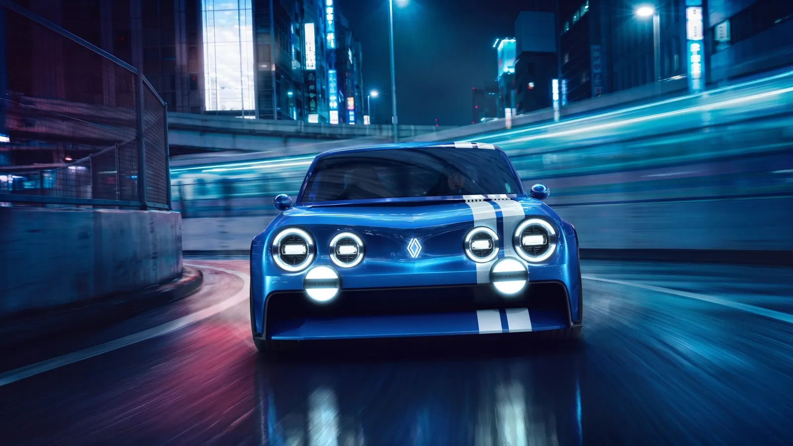 Renault 8 Gordini Concept eléctrico azul con franjas blancas y seis faros redondos, circulando de noche por una ciudad